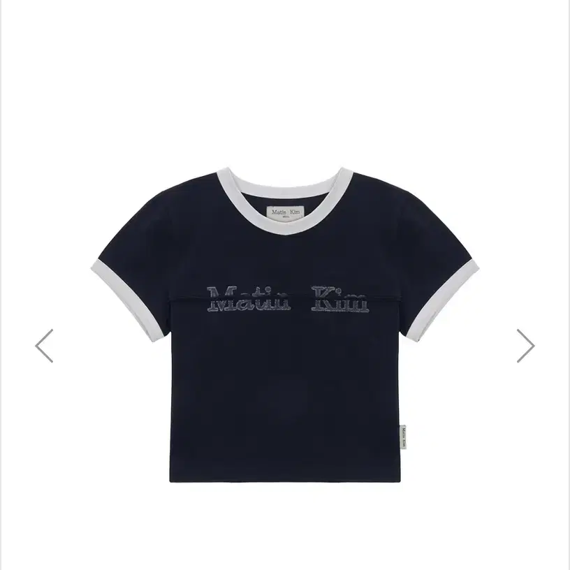 마뗑킴 CUTTED LOGO RINGER CROP TOP IN NAVY