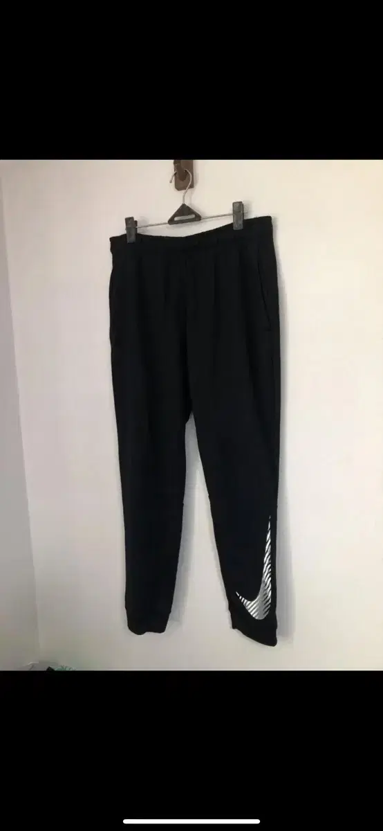 (33)Nike DryFit Tapered Fleece Pants