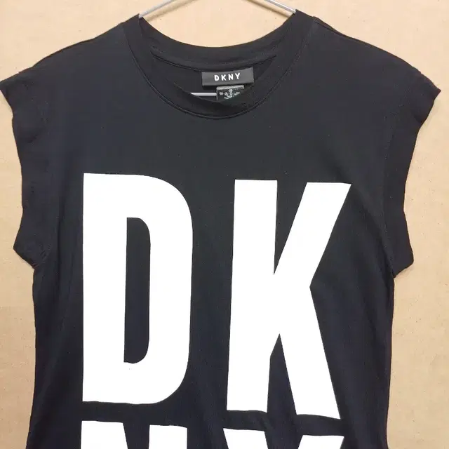 DKNY 빅로고 민소매 스판 롱티셔츠 55