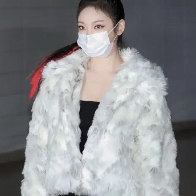 닝닝 쓰리타임즈 - Meringue fake fur coat