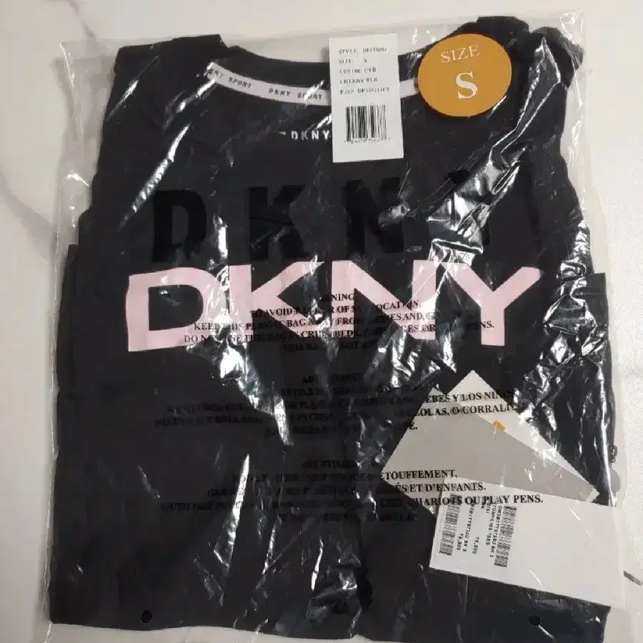 DKNY 블랙 나시 민소매