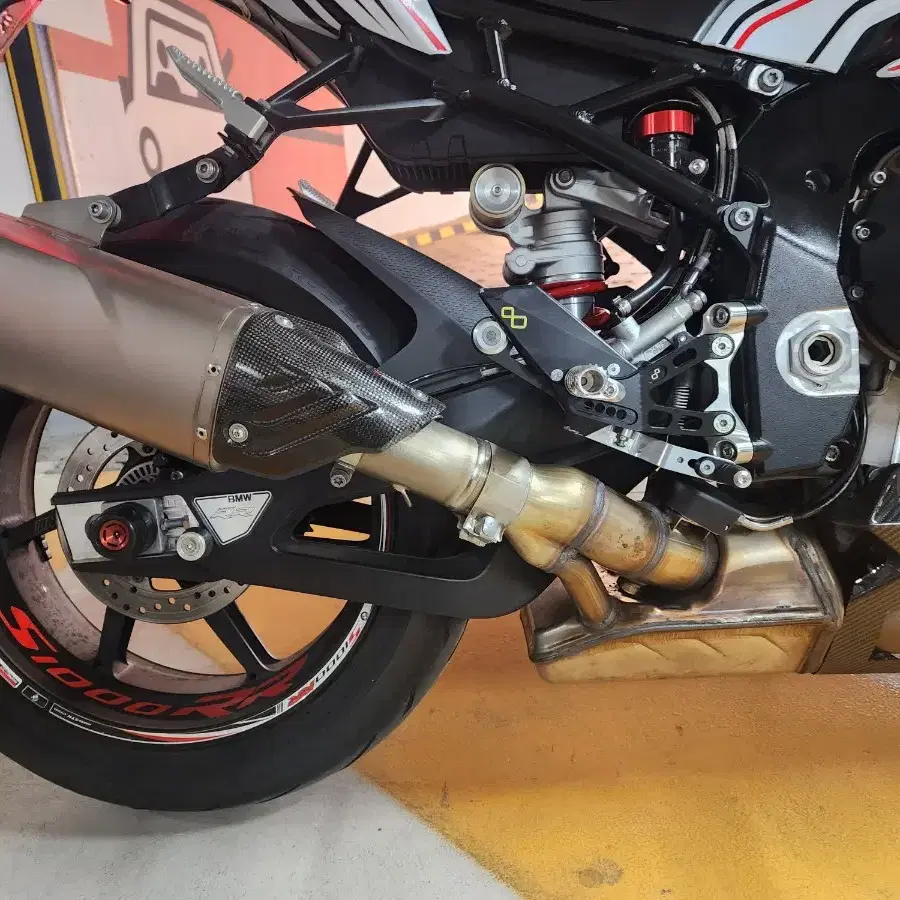 20년식   s1000rr  레이스팩  팝니다