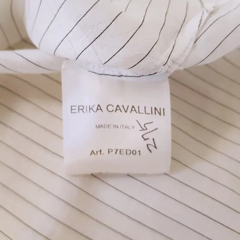 ERIKA CAVALLINI 에리카카발리니 오프숄더 블라우스 C403