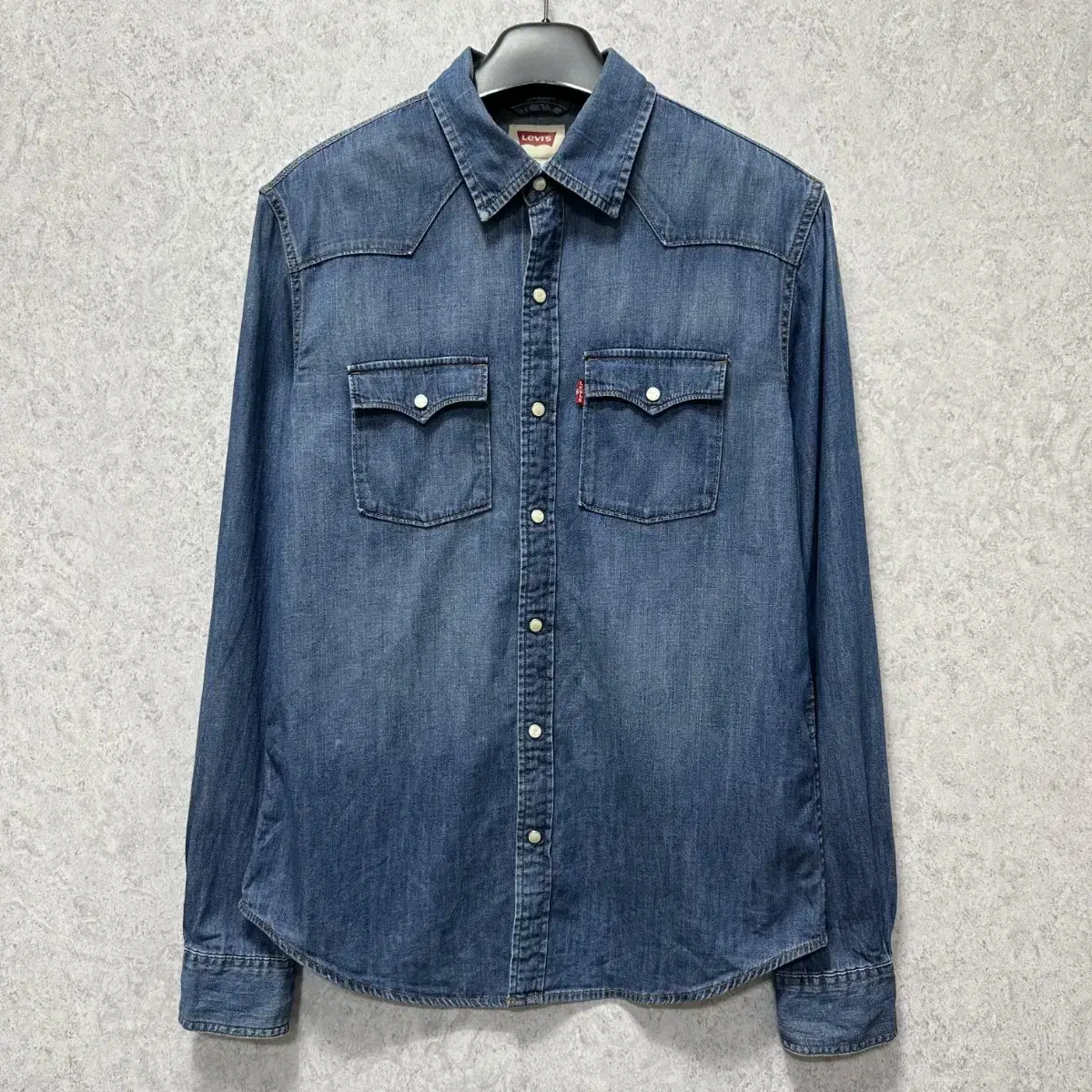 95 Levi's Men's Denim Shirt