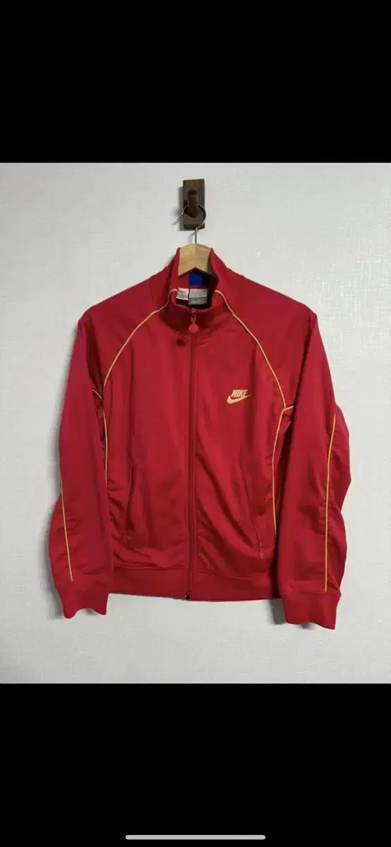 (85) Nike Women's 00s Zip-Up Jersey