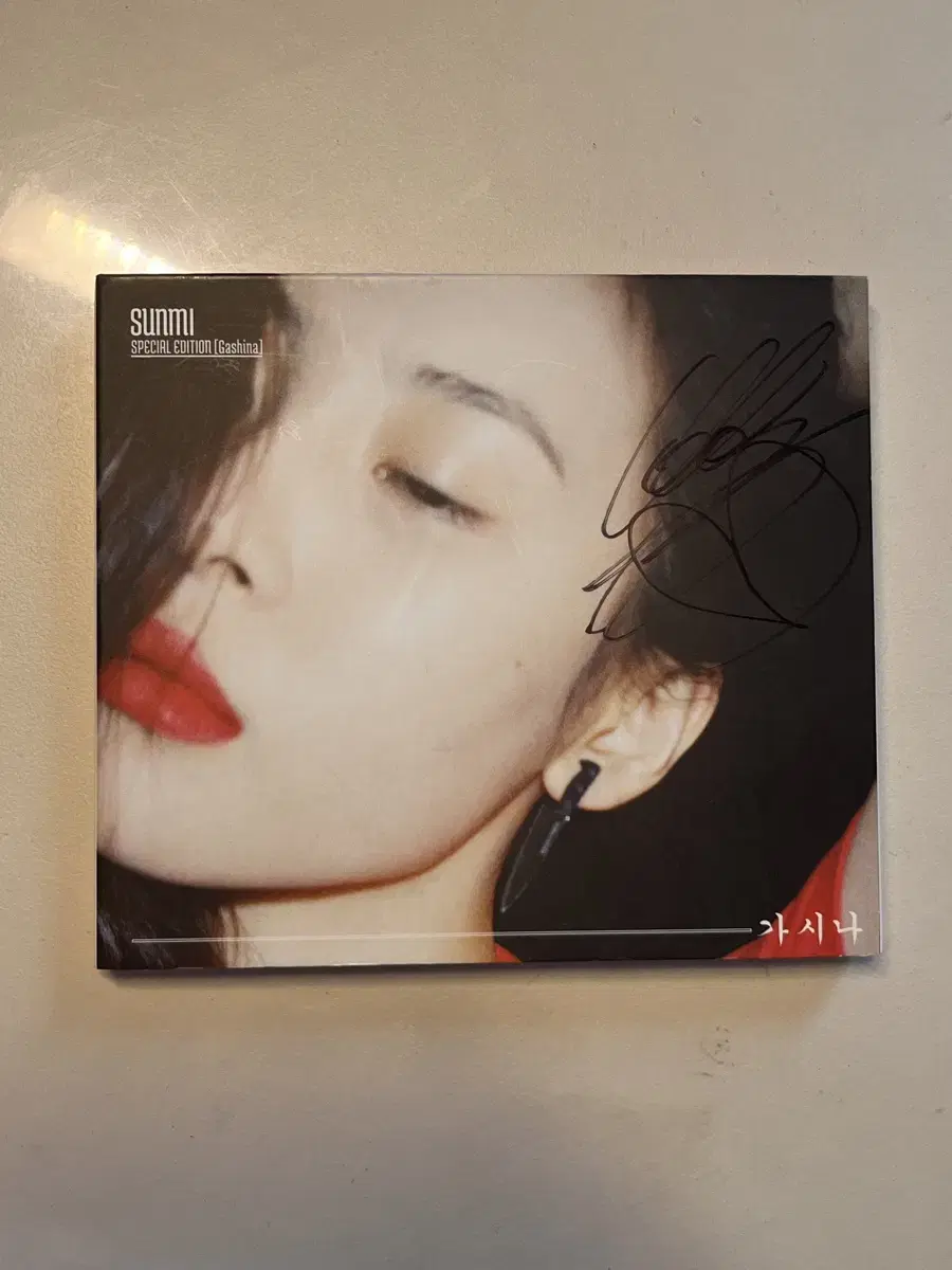 Sunmi Kashina autographed album.