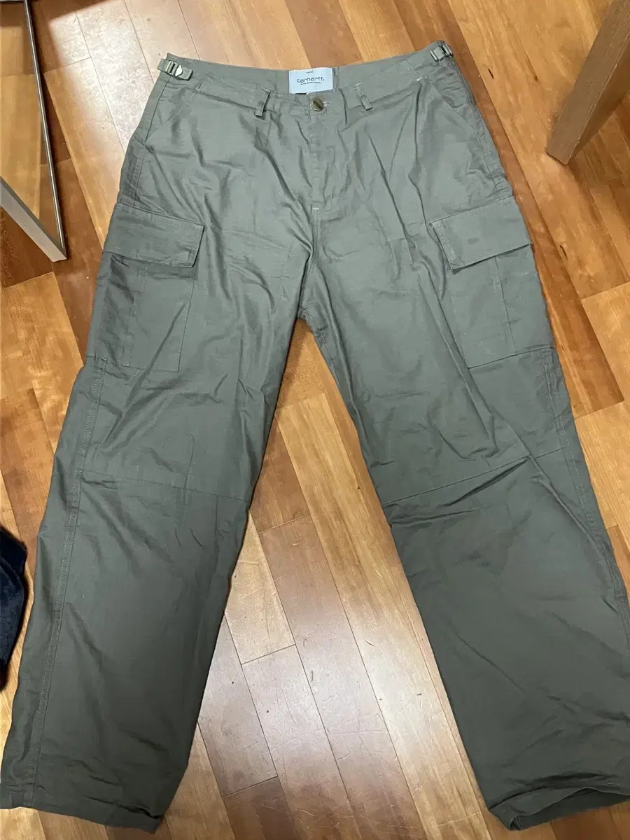 Calhart Work Cargo Pants XL 40 (Quick sale!!!!!!!!!!!