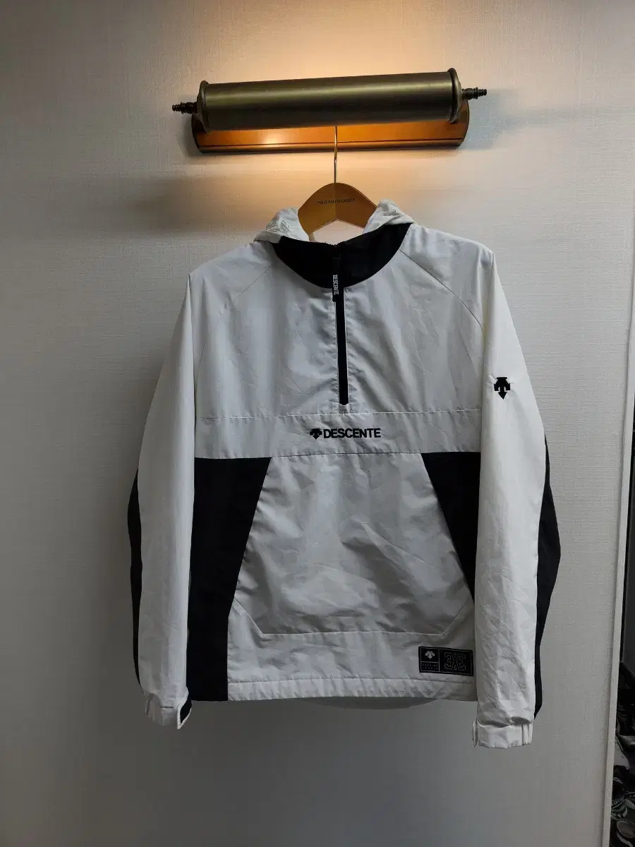 100) Sell Descent Anorak Jumper