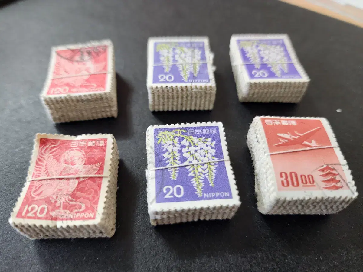 6 bundles of old Japanese stamps (600 sheets) in bulk