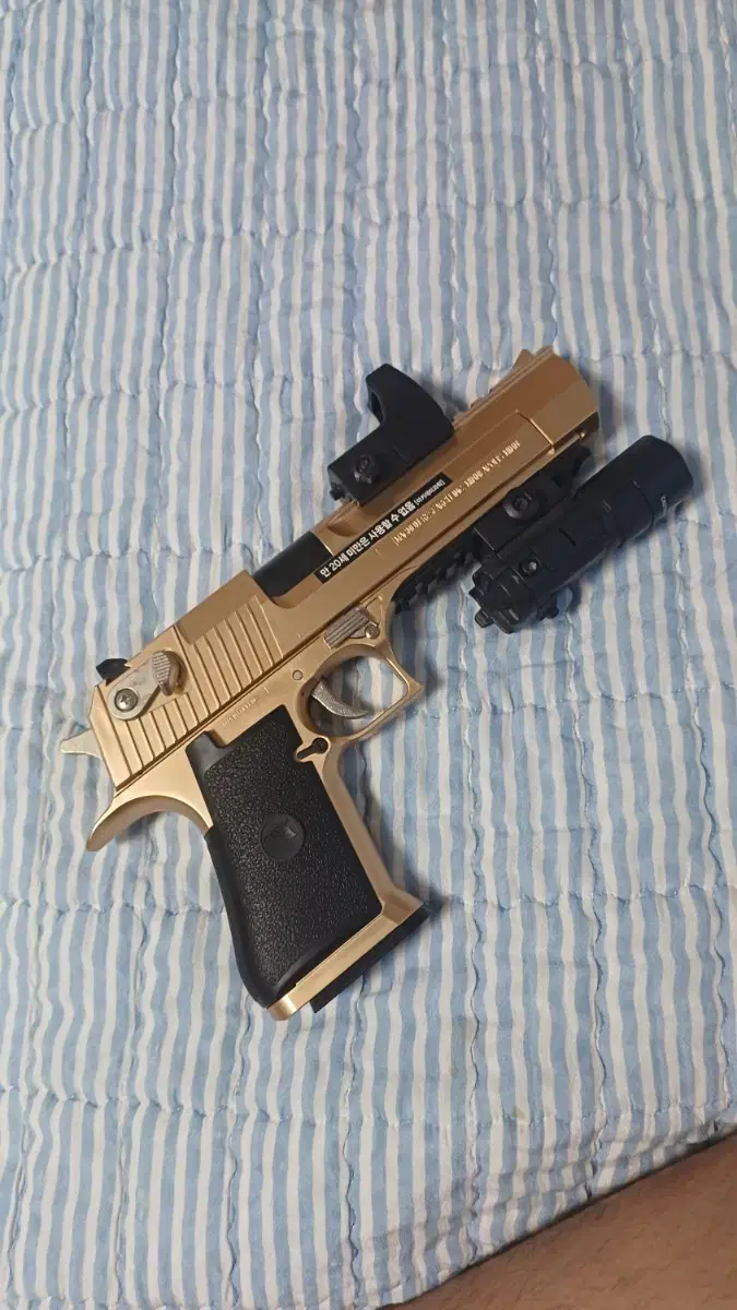 Gold Desert Eagle