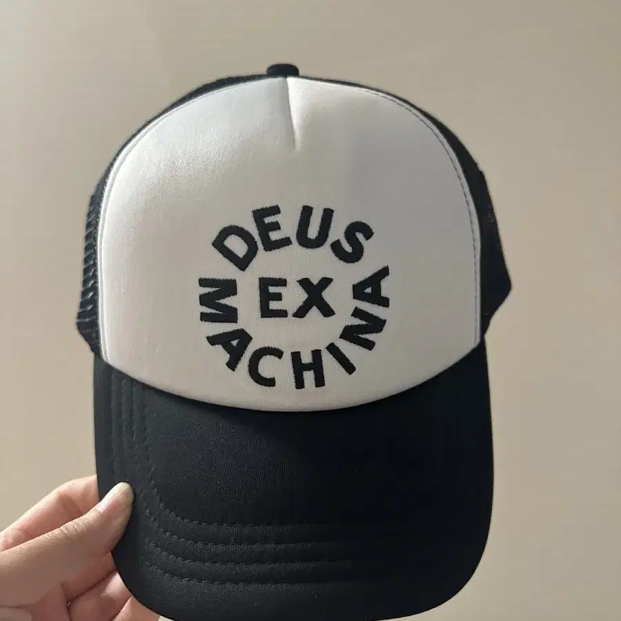 Deus 데우스 서클 로고 트러커