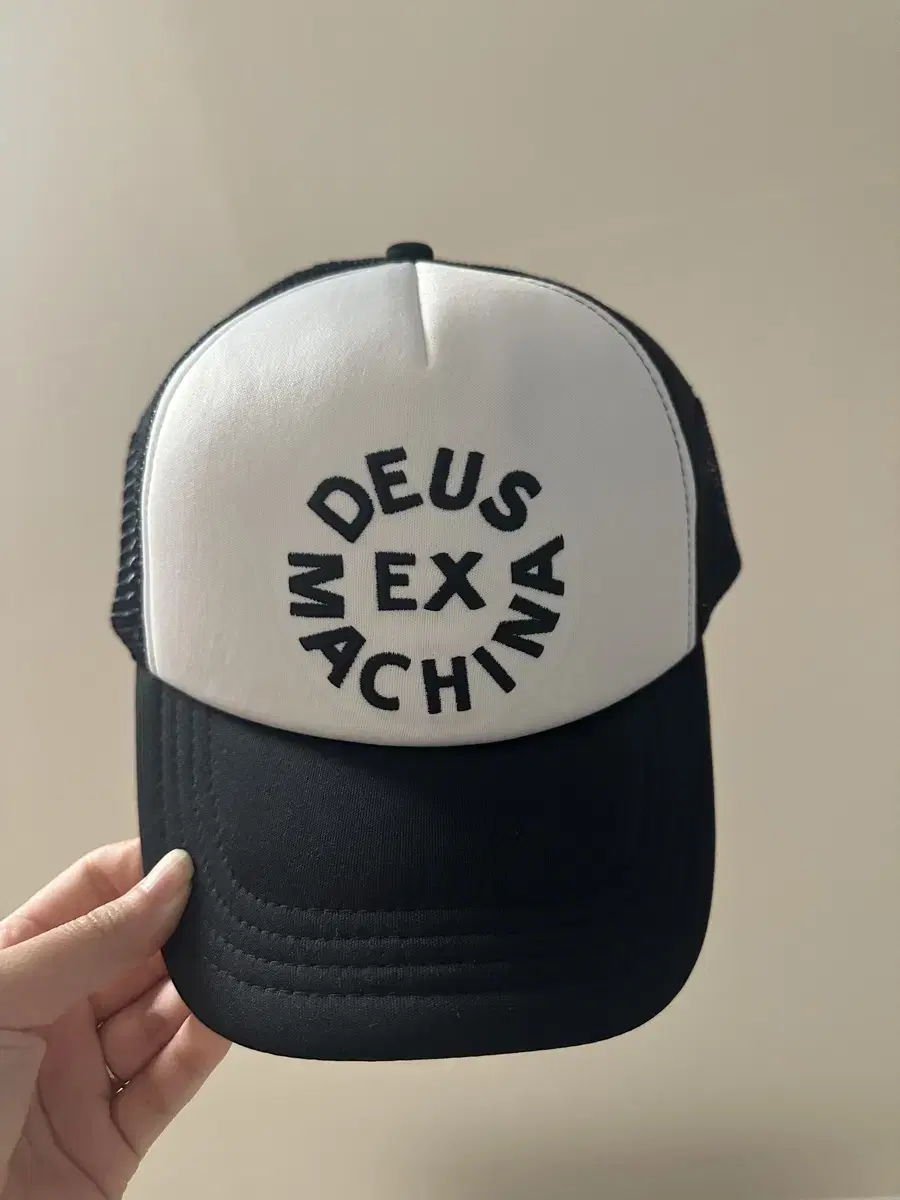 Deus 데우스 서클 로고 트러커