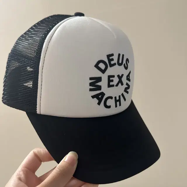 Deus 데우스 서클 로고 트러커