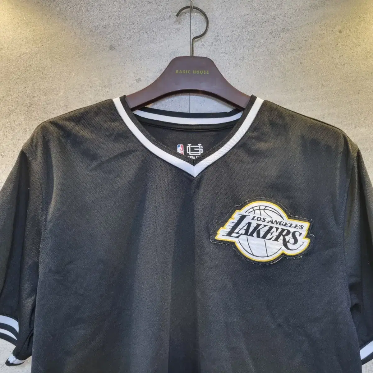 LA LAKERS 정품 V넥 티셔츠!