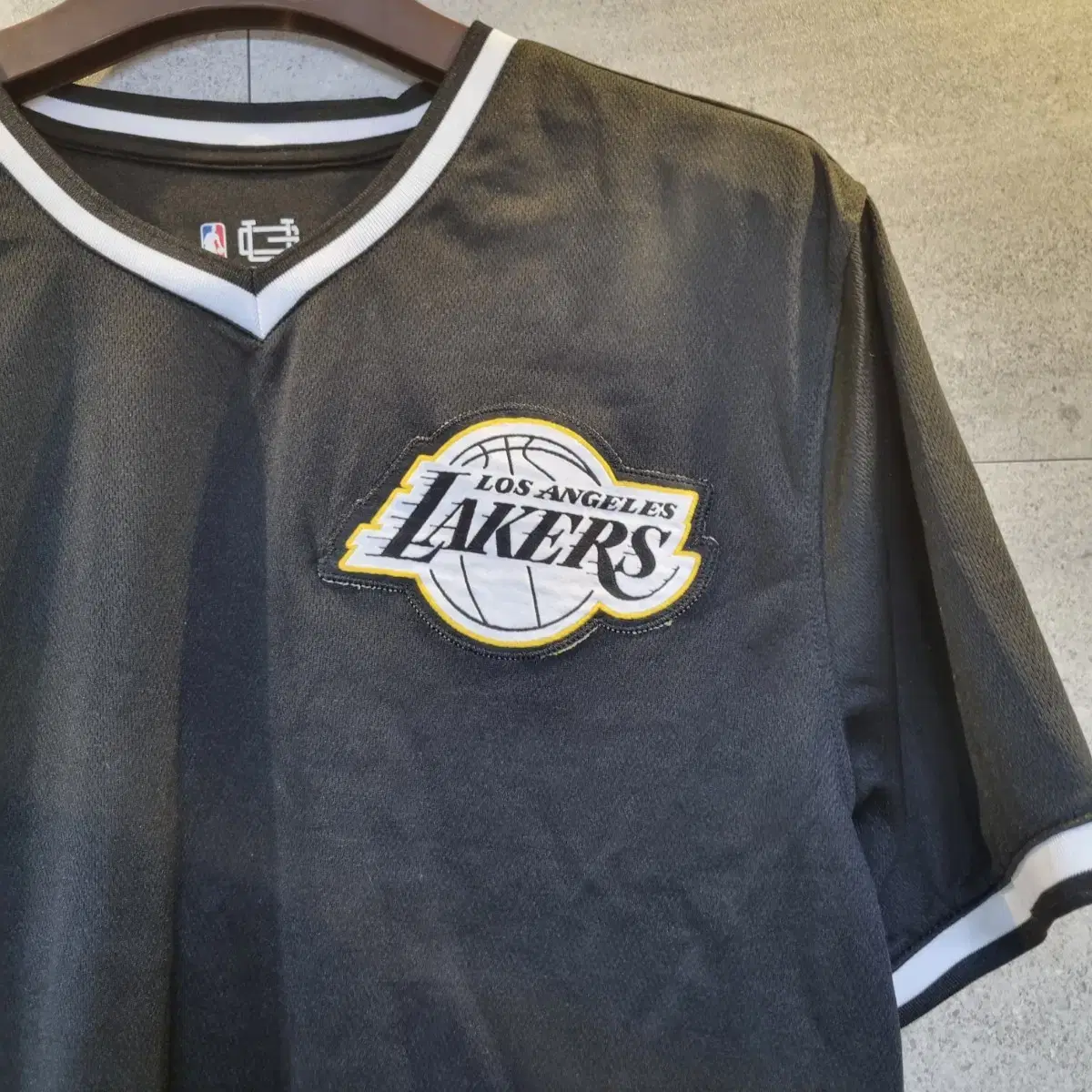 LA LAKERS 정품 V넥 티셔츠!