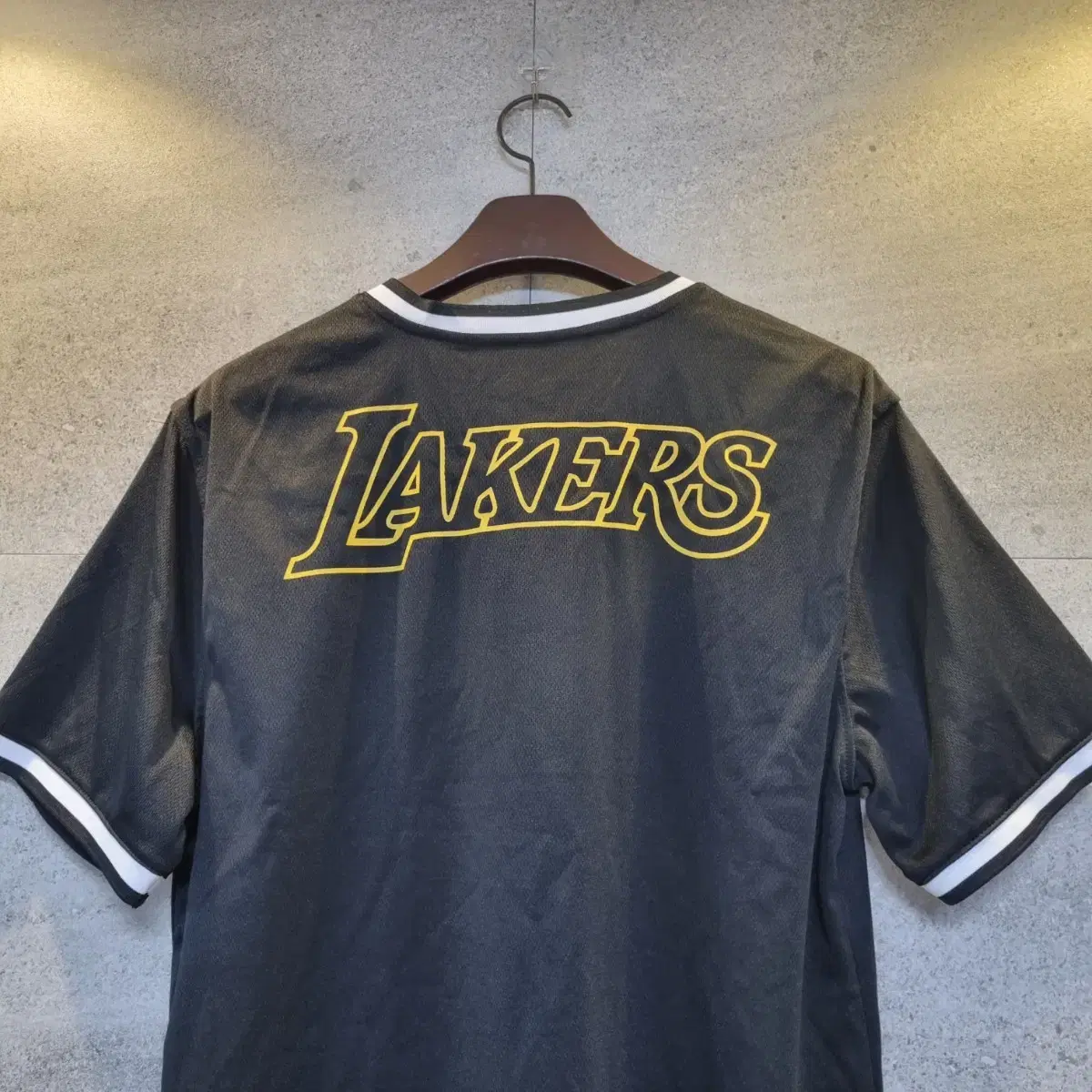 LA LAKERS 정품 V넥 티셔츠!