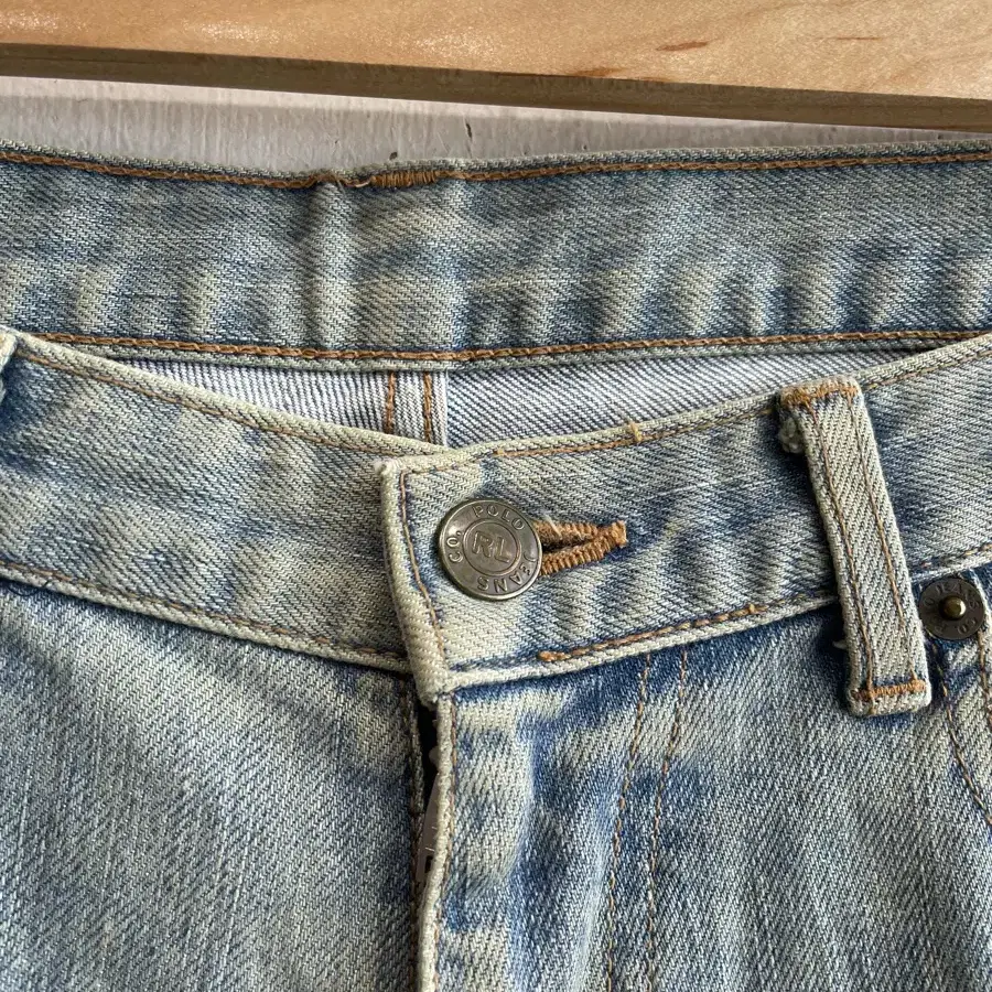 POLO JEANS 폴로 진스 옐로워싱 로우라이즈 부츠컷 데님팬츠