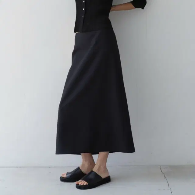 샵레터 Letter Peta long skirt (charcoal)