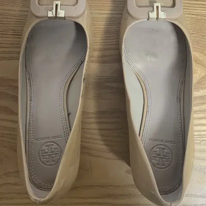 토니버치 티링 펌프 구두 TONYBURCH T RING PUMP