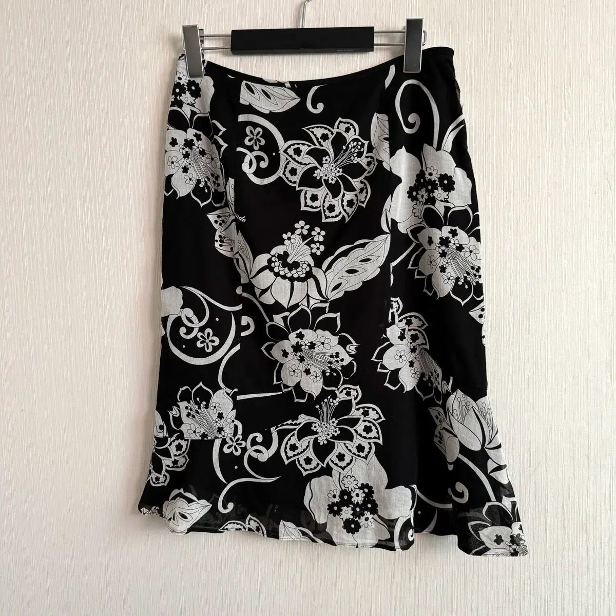 Oriental pattern midi skirt