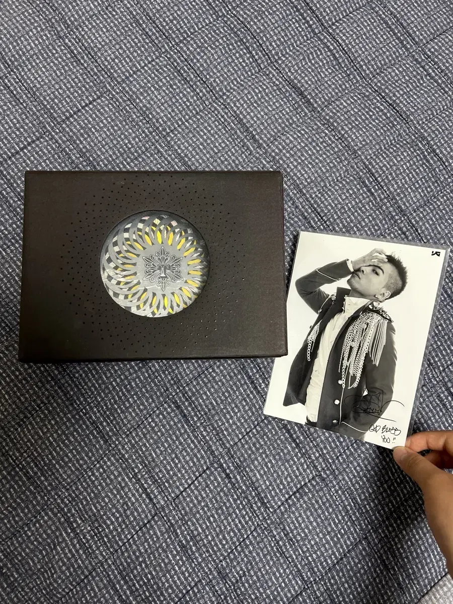 Big Bang taeyang wts album (with special t-shirt) (source)