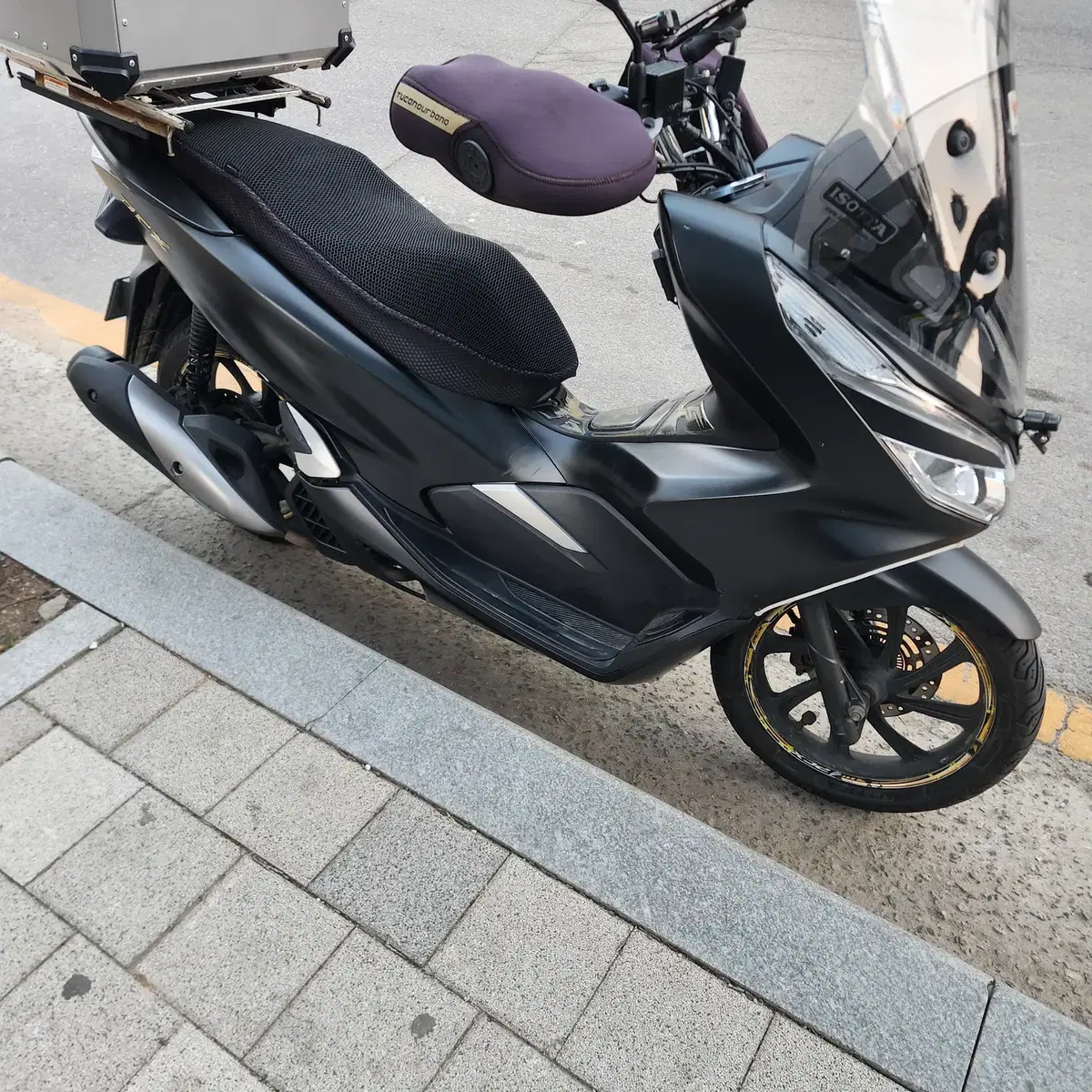 20년식 pcx150 ABS 팝니다.