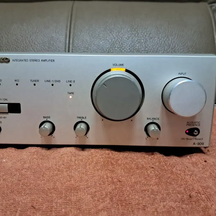 ONKYO  INTEGRATED STEREO AMPLIFIER A-909