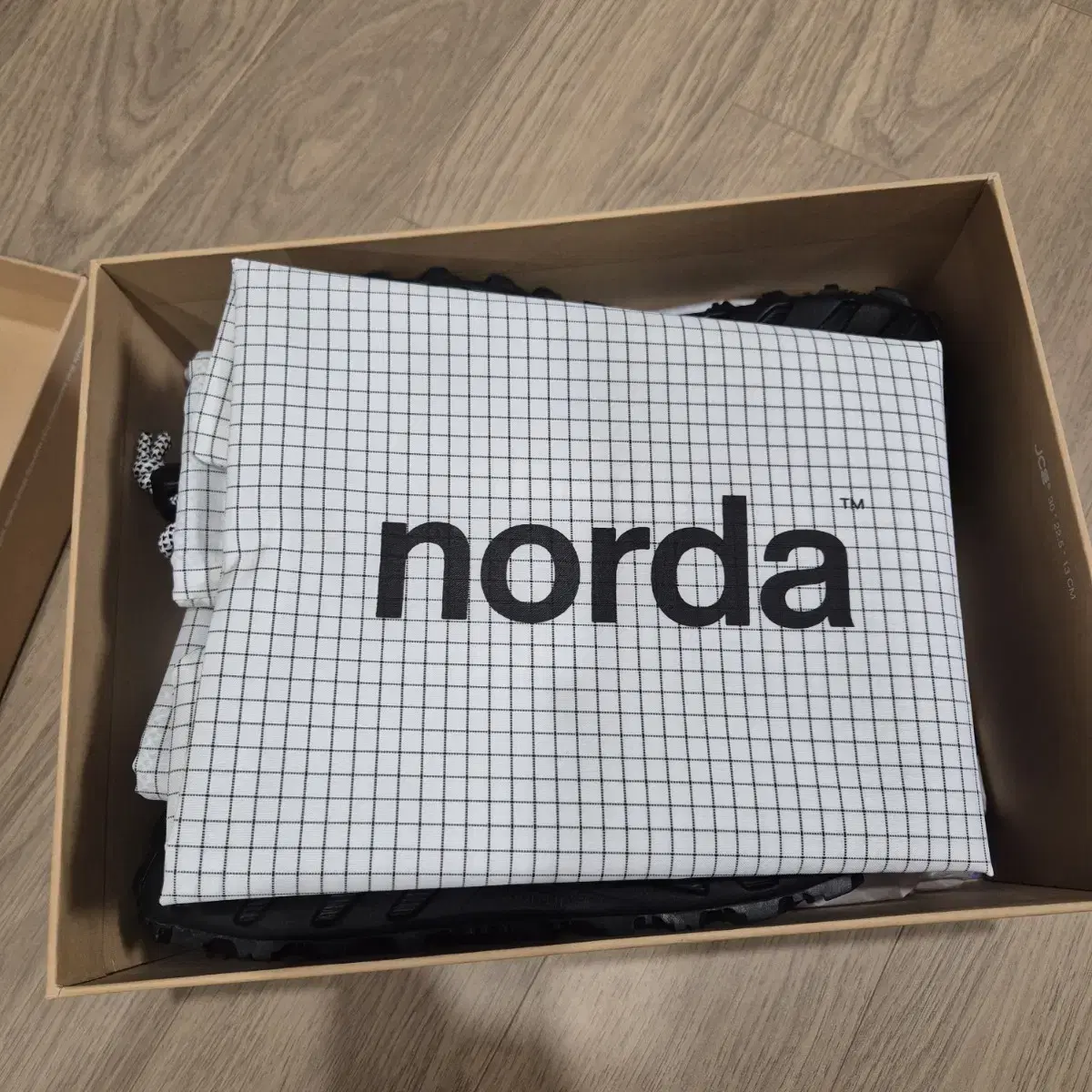 (270) norda 002 화이트