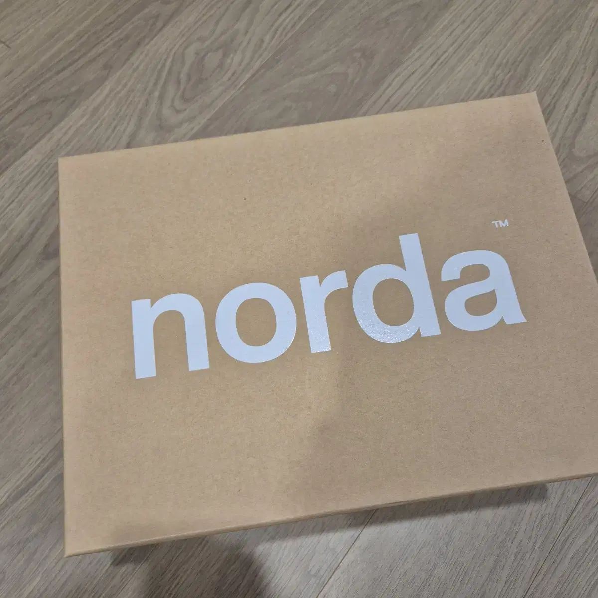 (270) norda 002 화이트