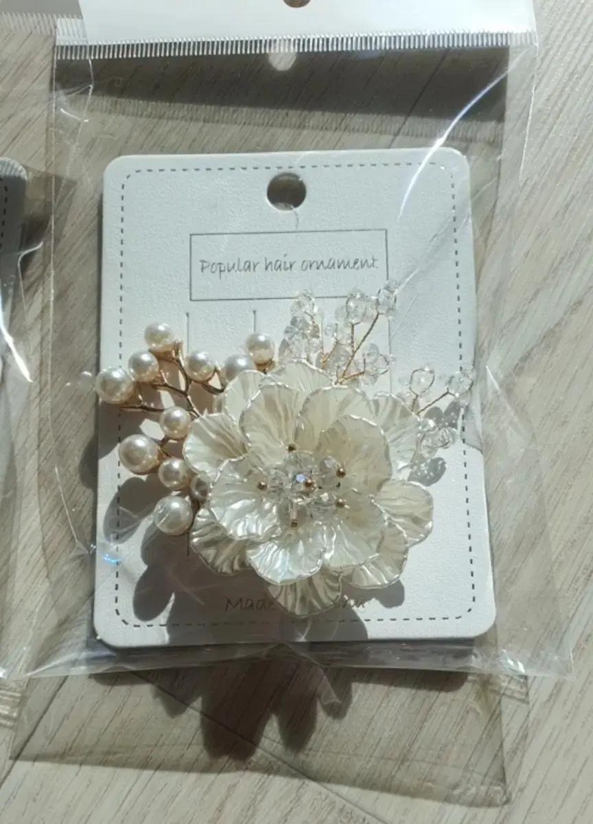 Pearl flower corsage brooch