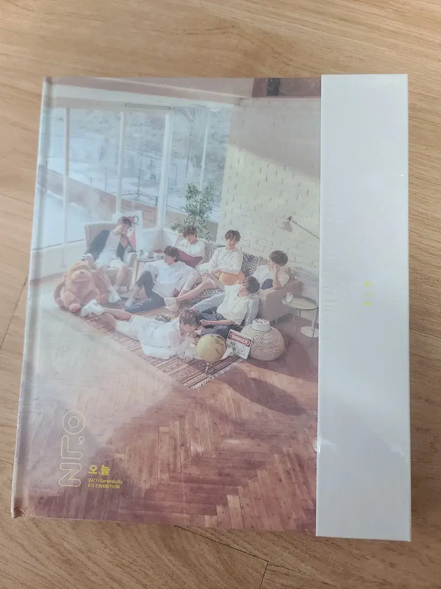 (unsealed) bts for BTS on display today