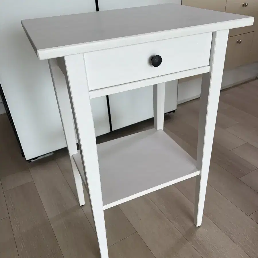 이케아 HEMNES 사이드 테이블 팔아요