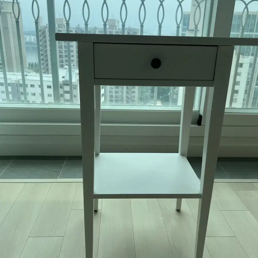 이케아 HEMNES 사이드 테이블 팔아요