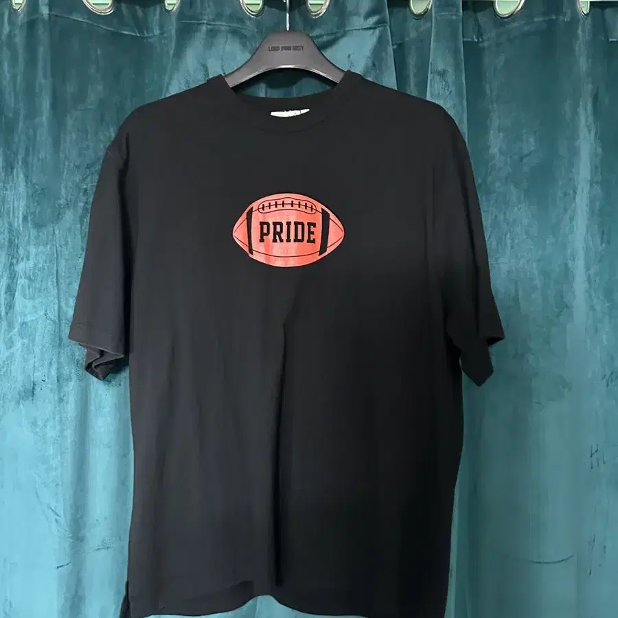 유니폼브릿지 pride ball s/s tee black