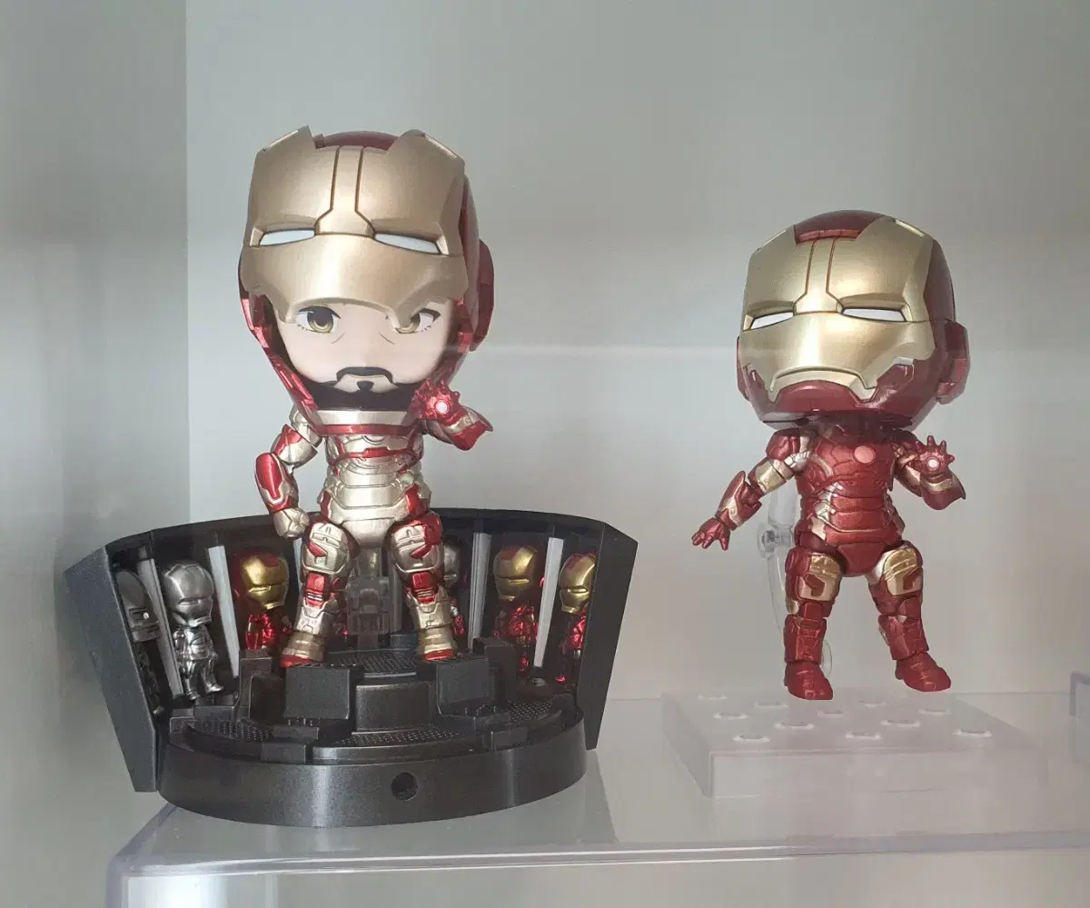 Sells a variety of Marvel Iron Man and Spider-Man merchandise