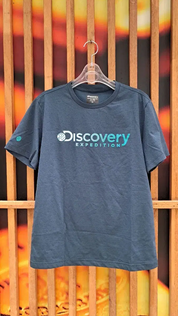 Discover Round T-Shirt100