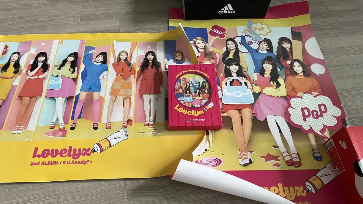 2 Lovelyz WOW albums, poster 