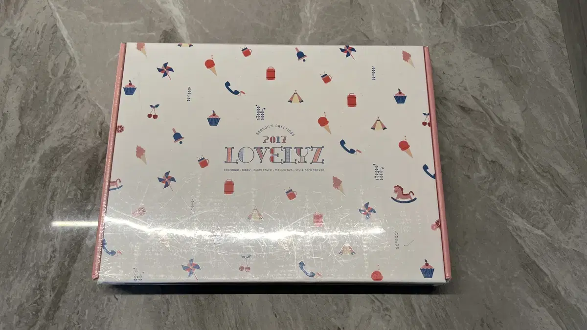 Lovelyz 2017 season's greetings unsealed+poster