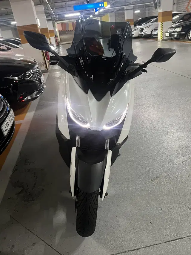 Yamaha xmax300 팔아요