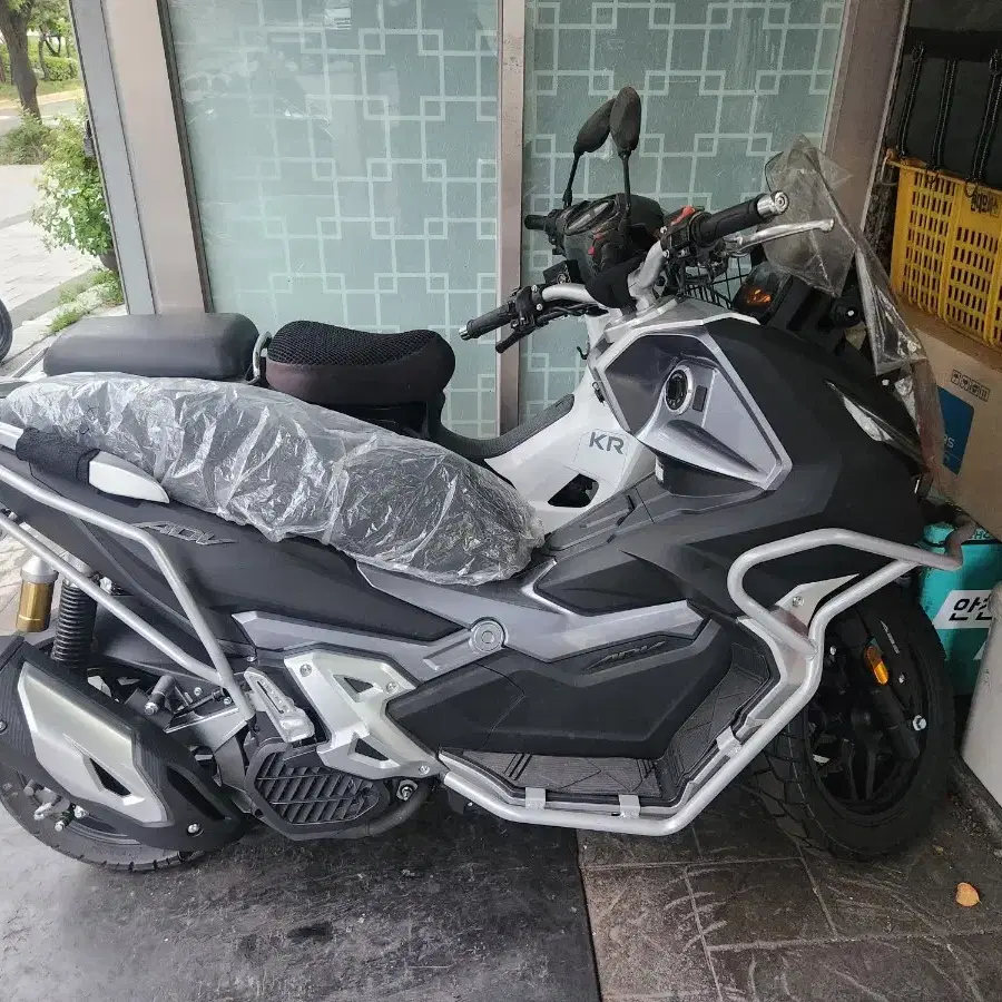 ADV125 블랙 무광