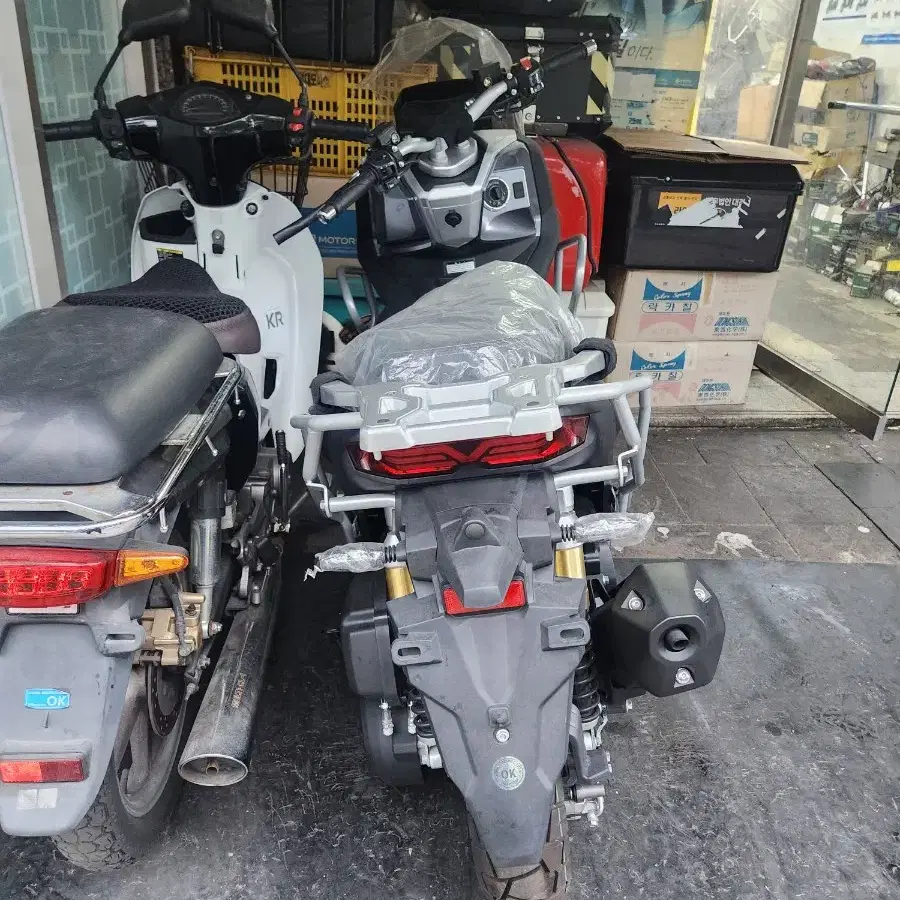 ADV125 블랙 무광