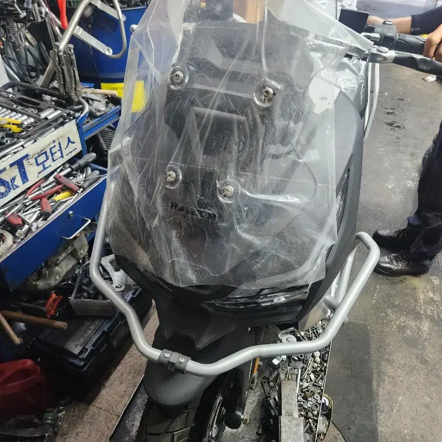 ADV125 블랙 무광