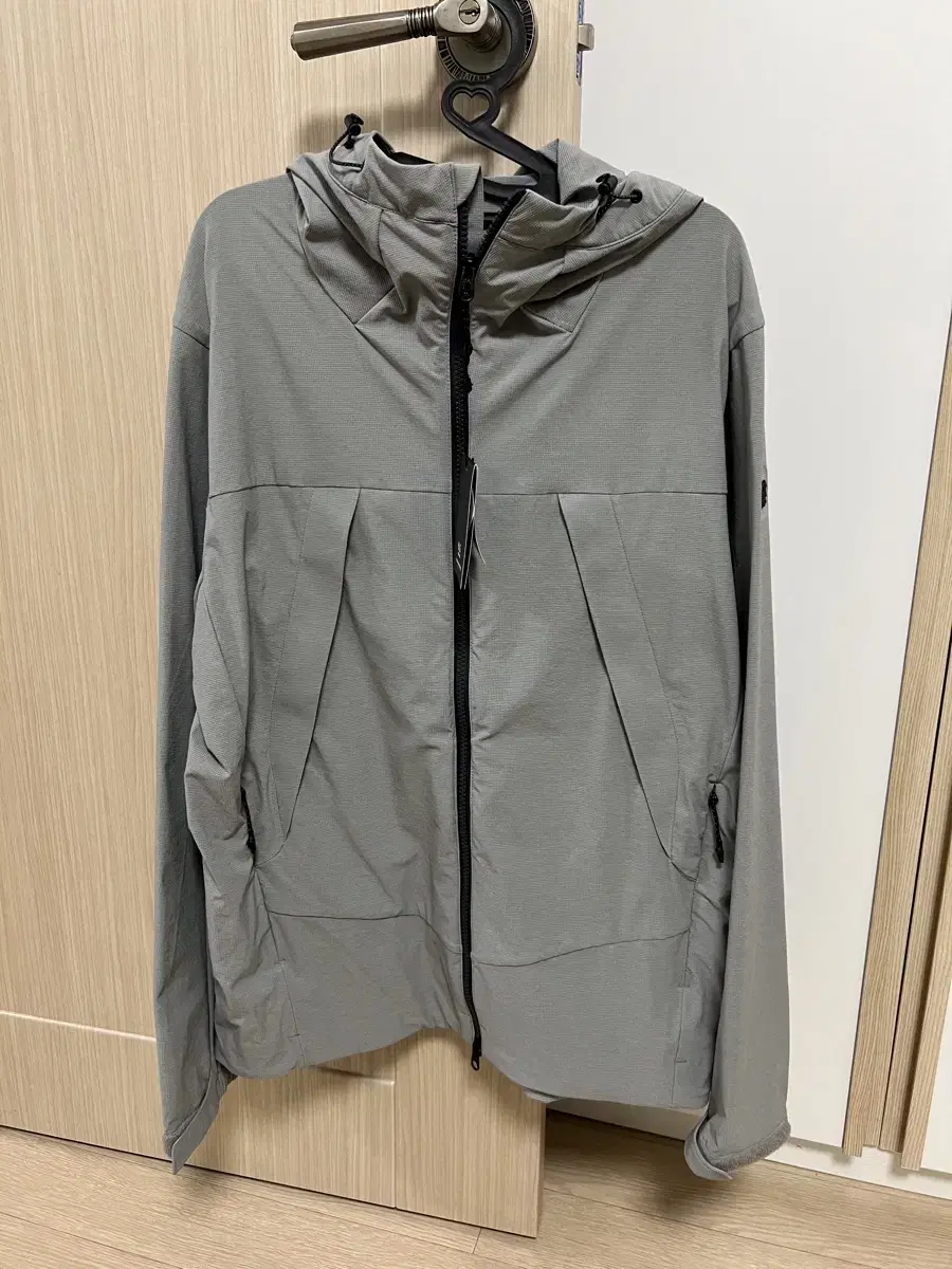 Kolon Windbreaker