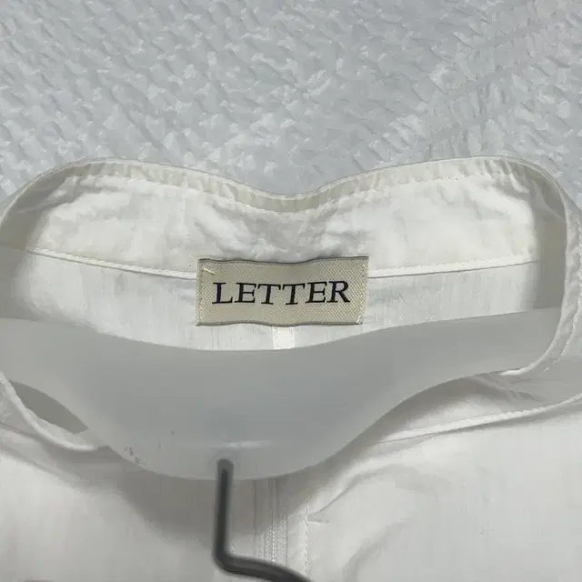 Letter 샵레터 Kasper wind jumper (white)