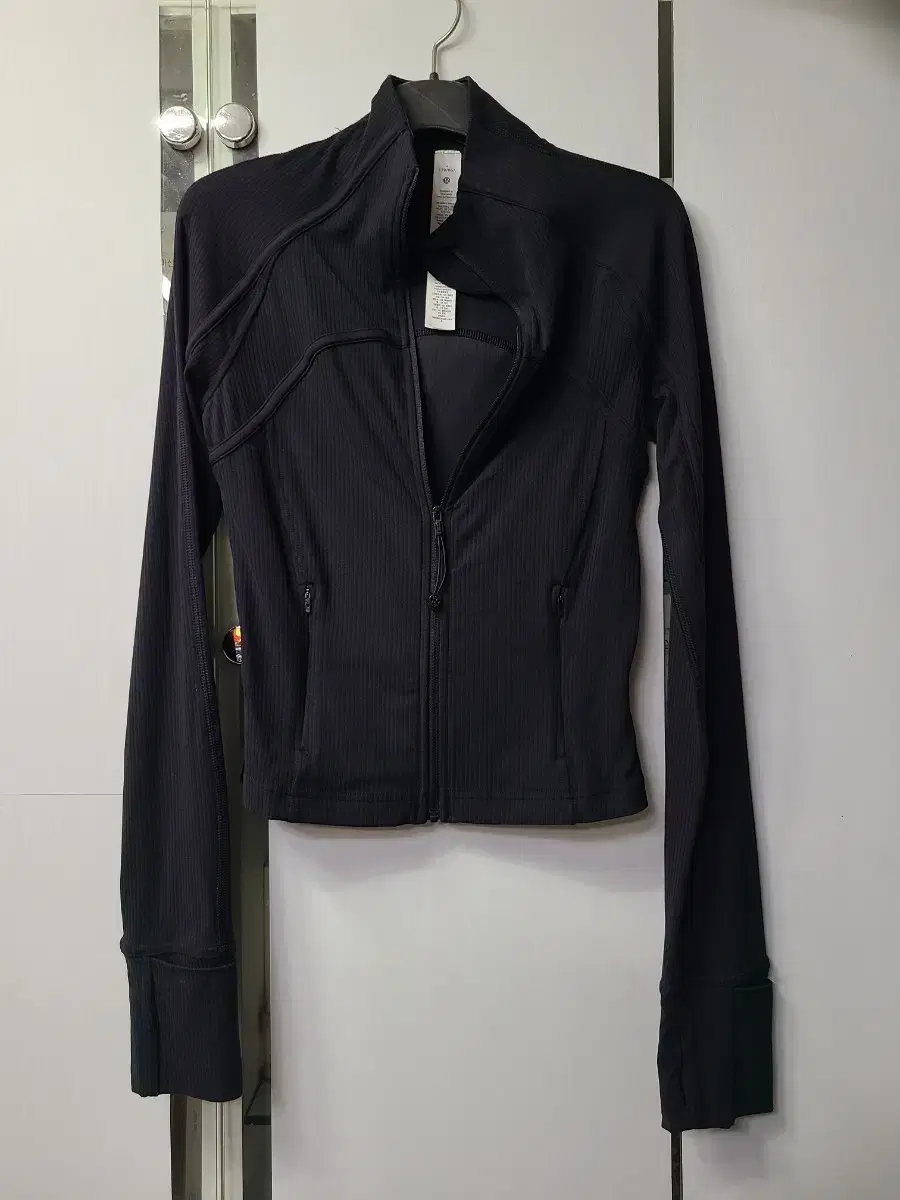 [4]Lululemon Crop Zip-up Jacket Weekend Special Sale ₩300,000