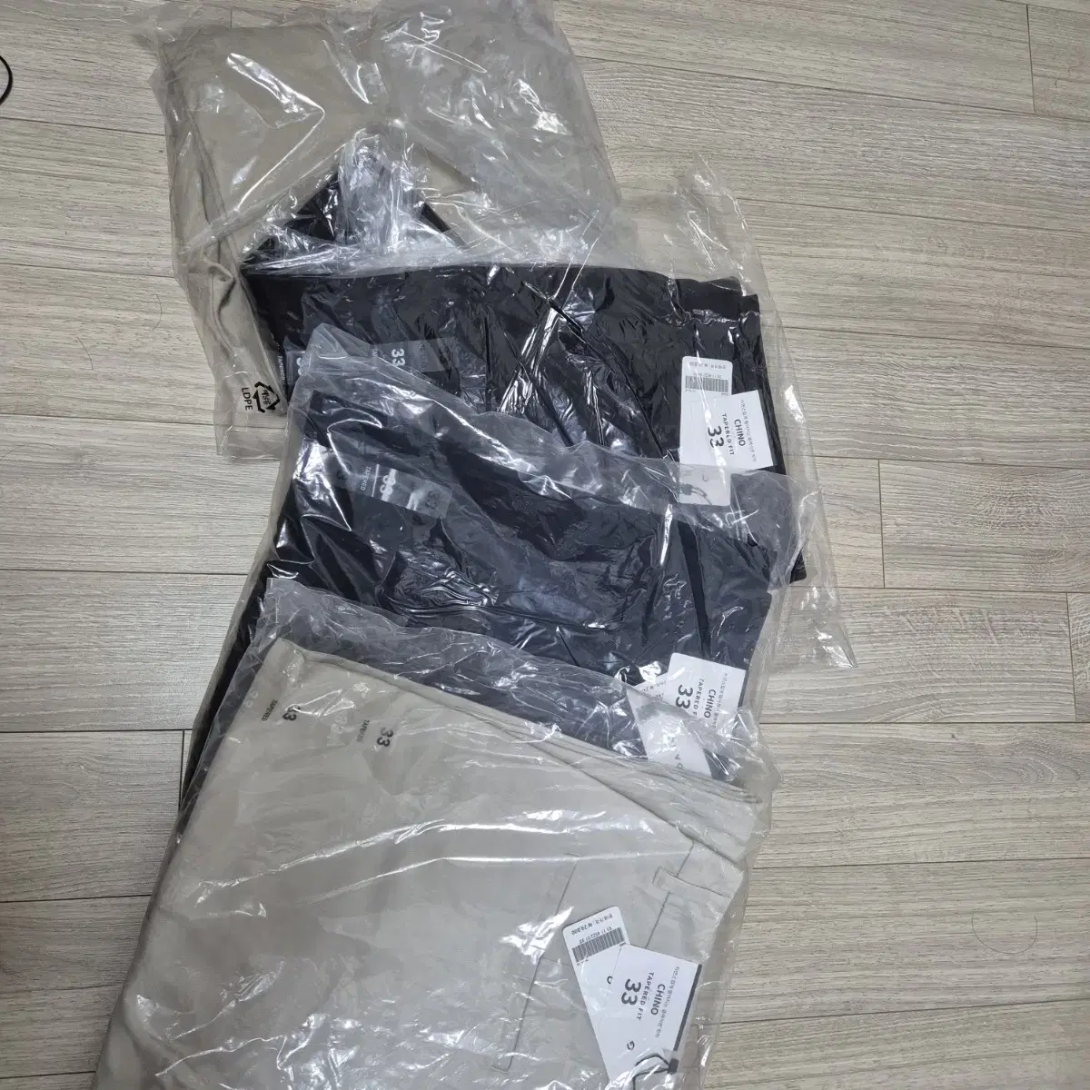 Giordano cha eunwoo 4 chino pants bulk size 33 new in box