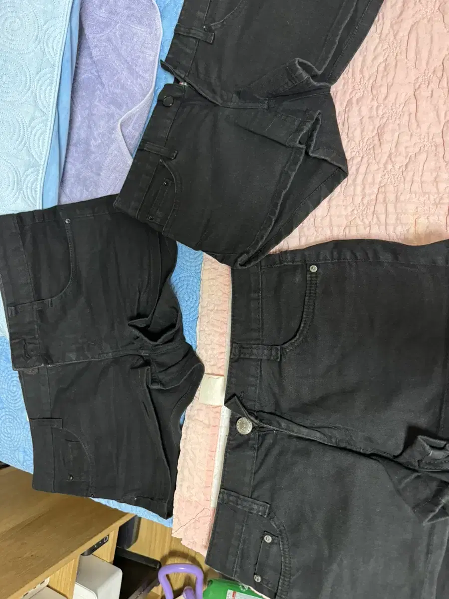 3 black shorts 5000 won 28 sizes