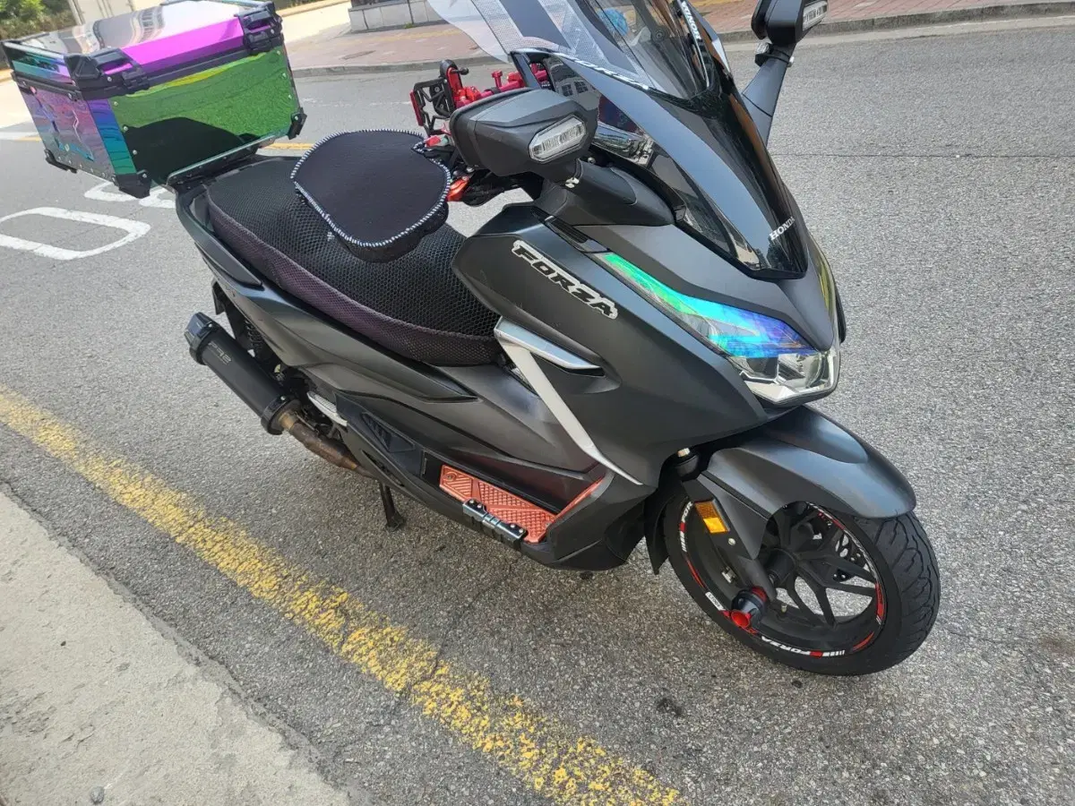 혼다 포르자300cc 팝니다.