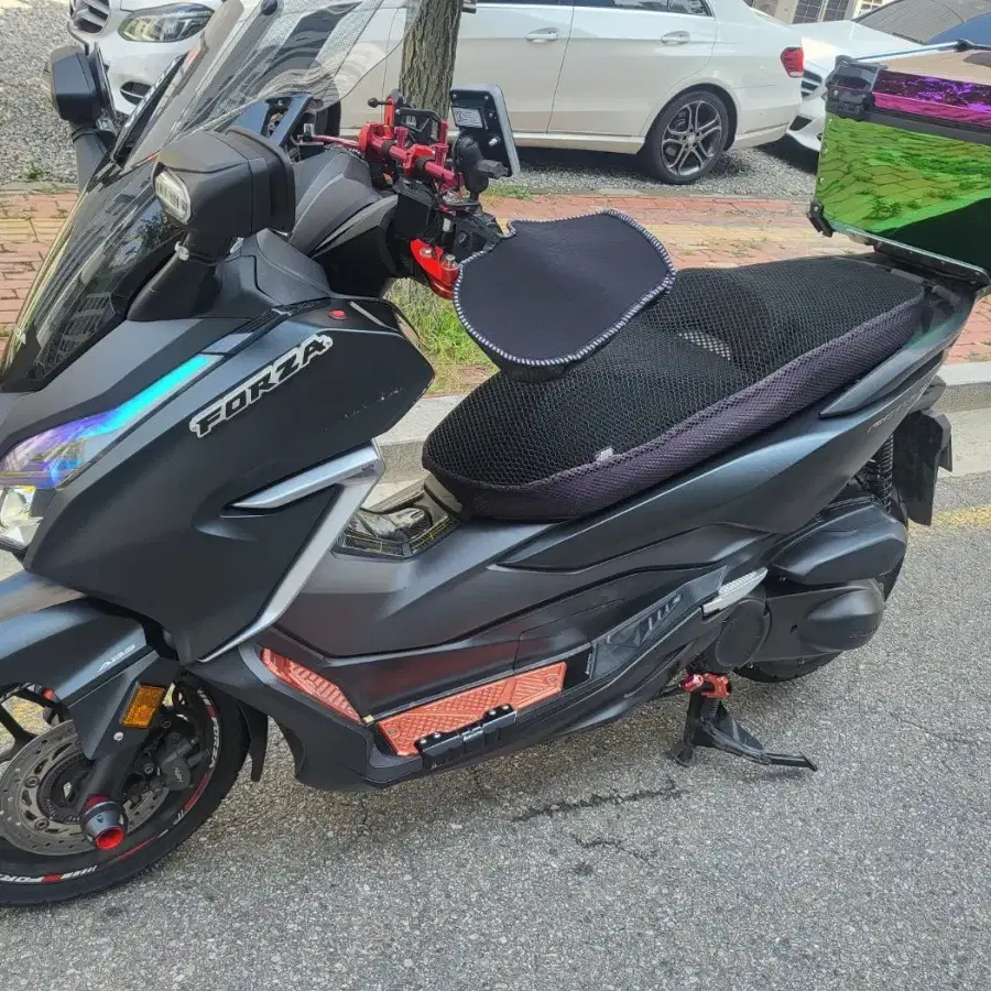 혼다 포르자300cc 팝니다.