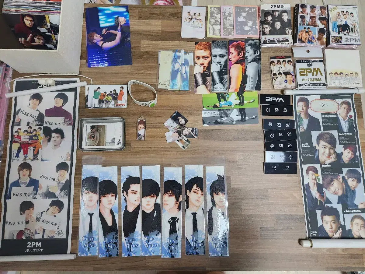 Sell 2PM merchandise at bulk.